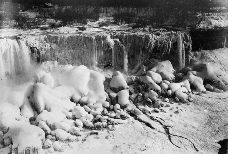 Illustration for article titled Niagara Falls Isn't Frozen—But It's Getting There, And It's Beautiful